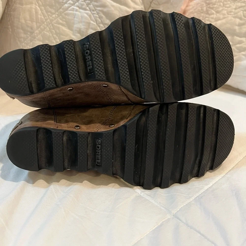 SOREL Joan of Arctic  distressed leather wedge booties size 8 - Picture 8 of 11